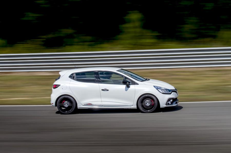  Renault Clio R.S. 220 Trophy 2016 года  (фото 15 из 25)